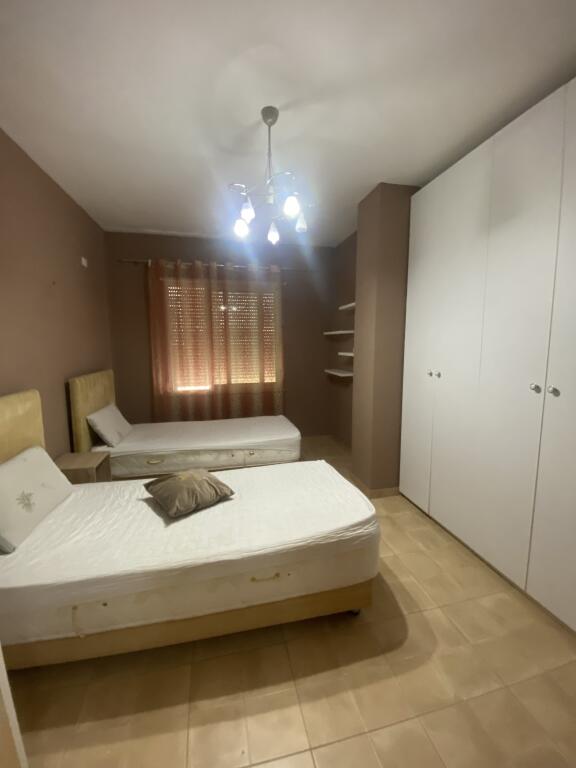 2+1,i mobiluar liqeni i thate,cmimi 550 euro