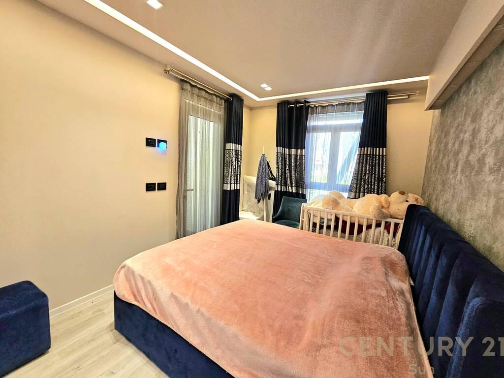 VENDESI APPARTAMENTO 2+1 NEL COMUNE DI PARIGI