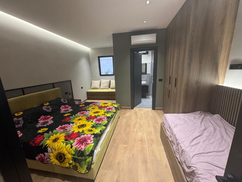 Apartament 1+1 me qira tek Komuna e Parisit!