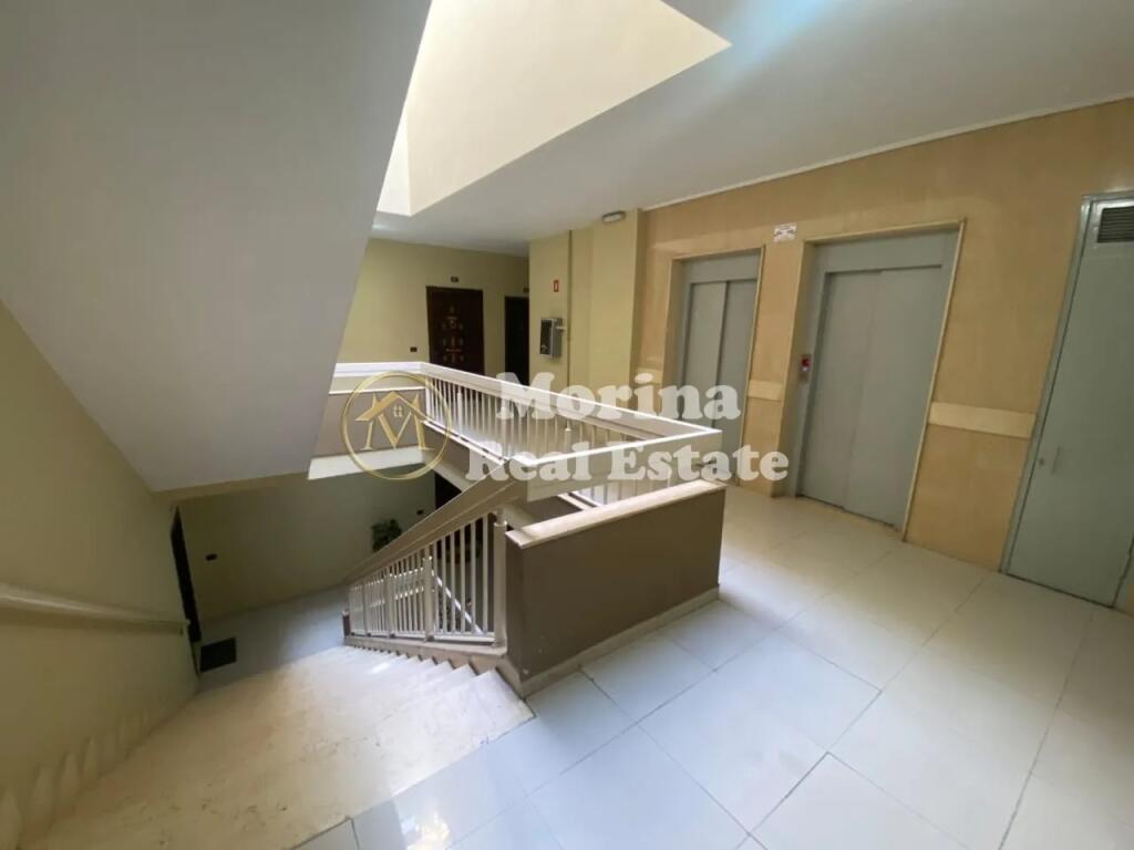 Qera Apartament 3+1+2, Bulevardi Bajram Curri, 700 Euro/Muaj