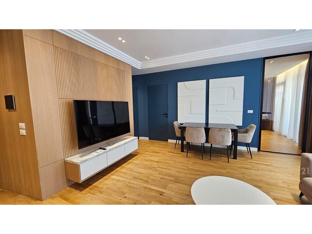 VENDIAMO APPARTAMENTO 2+1+2 +POSTO AUTO ARREDATO PRESSO "LAKE VIEW"!