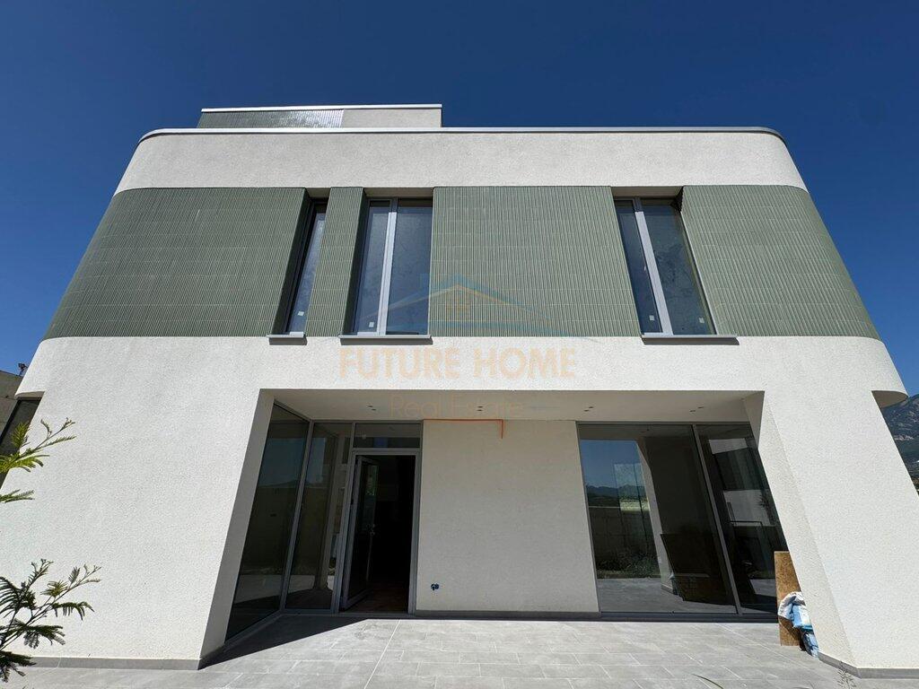 In vendita, Villa su 2 piani, Farkë, Tirana