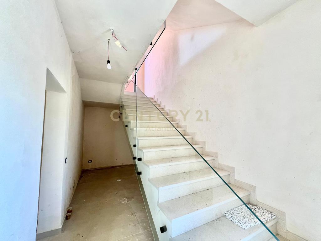 WE SELL A SUPER INDIVIDUAL VILLA WITH A POOL AT LALZ BAY, NEAR SAN PIETRO!   500,000 €
