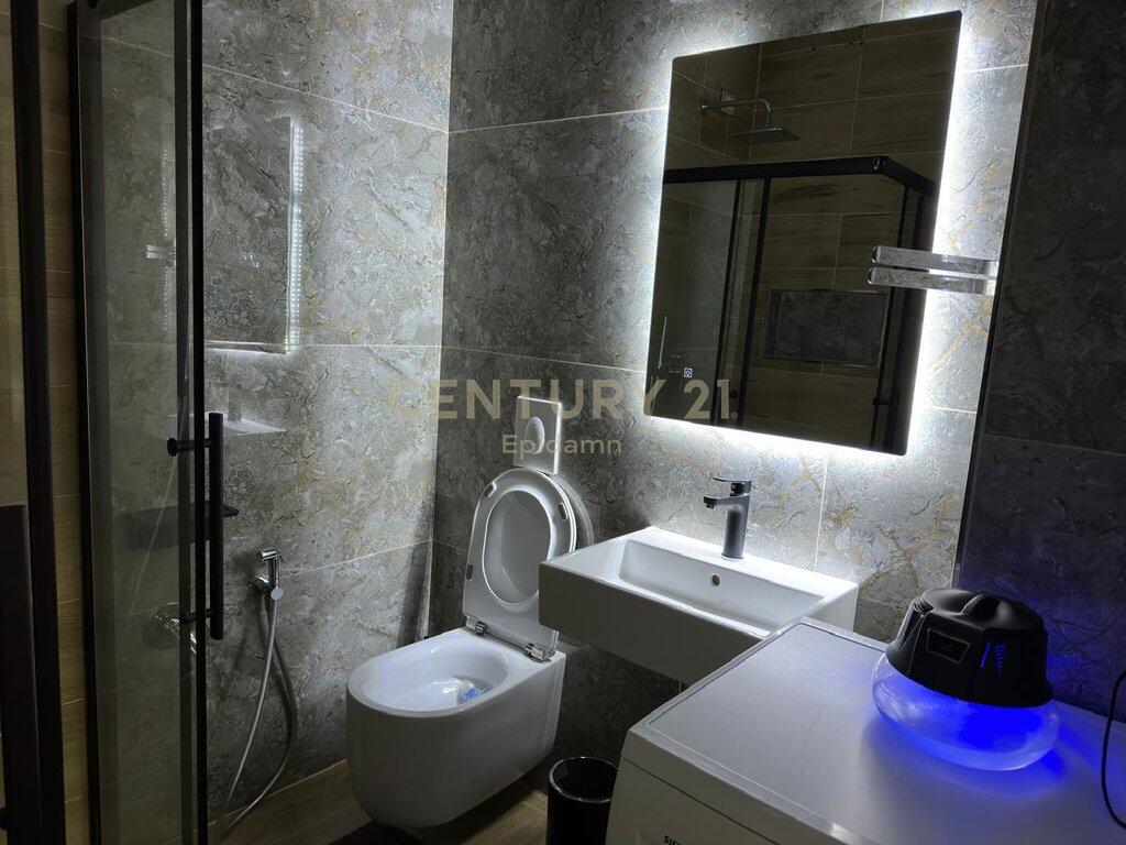 Jepet apartament 1+1 me qera ne Qendren e Durresit!