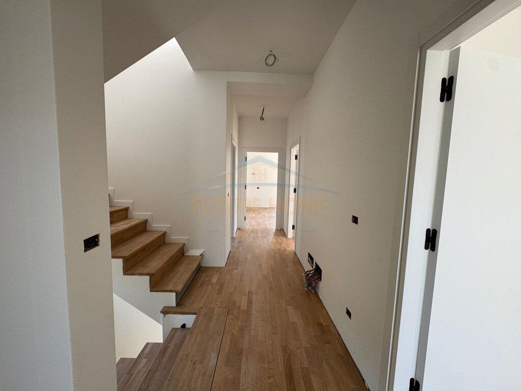 In vendita, Villa su 2 piani, Farkë, Tirana