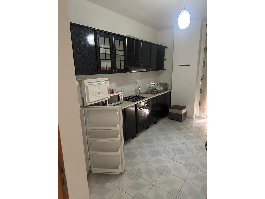 Apartament 2+1+2 me Qira pranë Ministrisë së Jashtme – Ideal për Banim ose Zyra