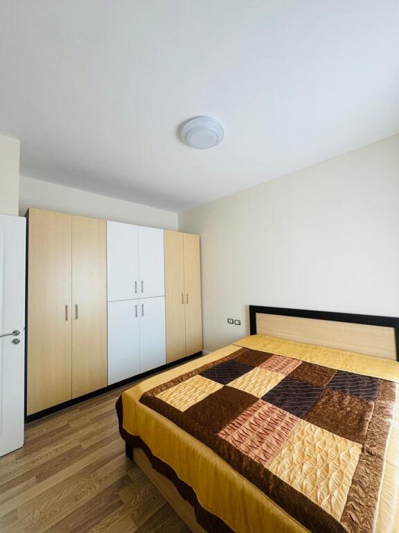 Apartament për qera - Pallati Brigadave