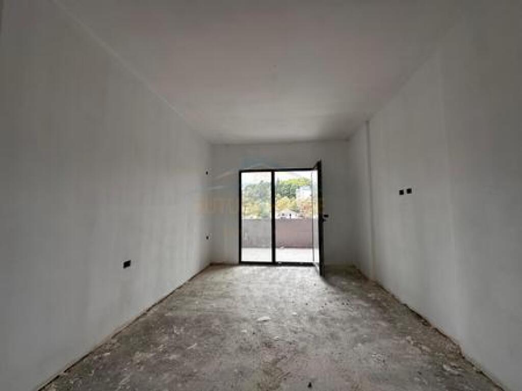 In vendita, Appartamento 2+1+2, Via Elbasan, Tirana.