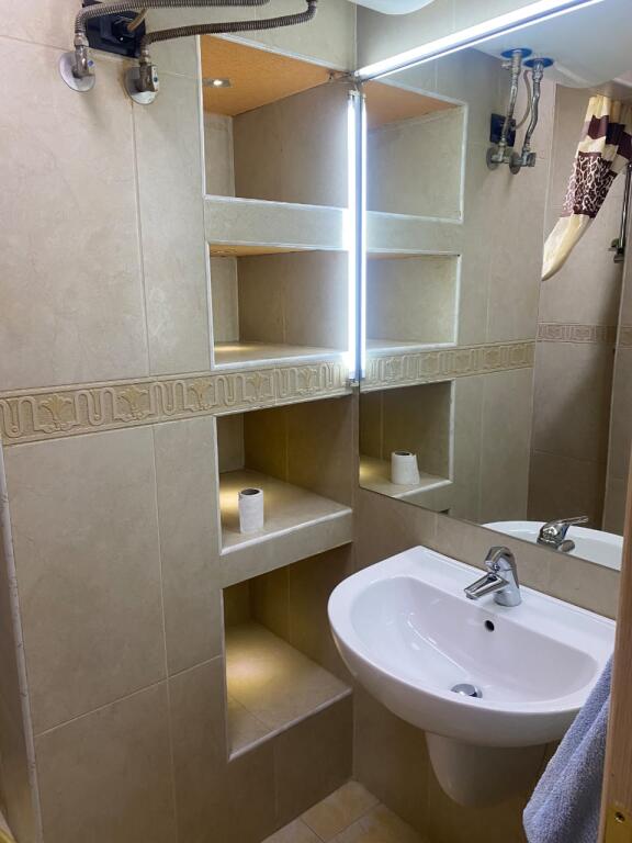 Apartament 3+1 me qira – Bulevardi Bajram Curri (Materniteti i Ri / Brryli)