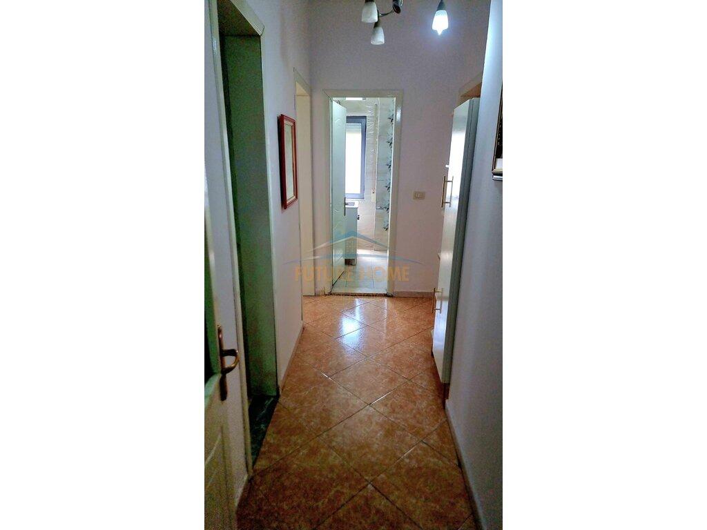 Qera, Apartament 2+1+2, Komuna e Parisit, Tiranë.