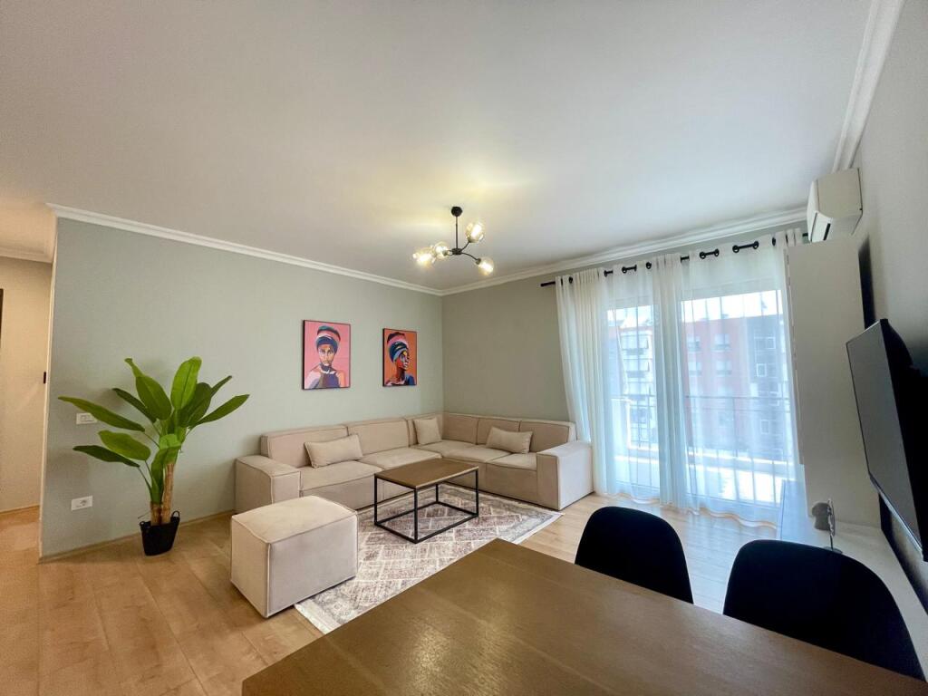 APARTAMENT 2+1 ME QIRA ME PARKIM TE KOMPLEKSI DELIJORGJI!