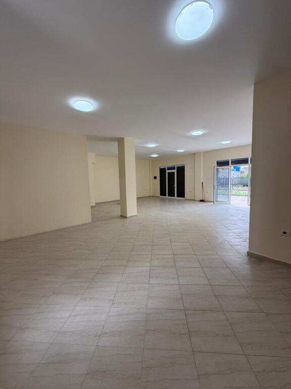 LOCALE IN AFFITTO VICINO ALLA SCUOLA AT ZEF PELLUMBI, SELITE