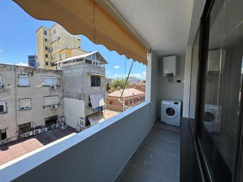 Shiten 2 Apartamente 1+1 Dhe 1 Garsionere, Rruga Mine Peza, Tirane.