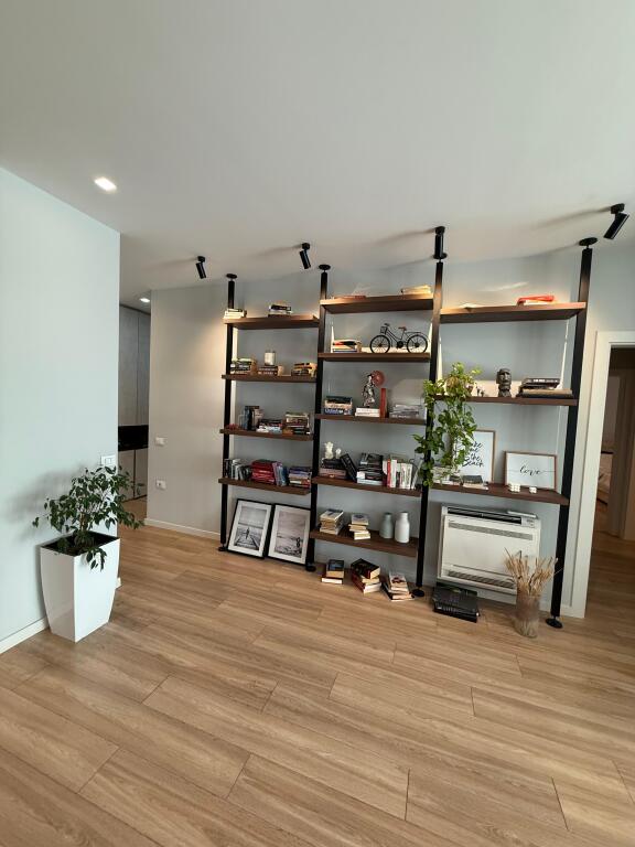 SUPER APARTAMENT LUKSOZ ME QIRA 2+1+2 TE KIKA 2 KOMUNA PARISIT