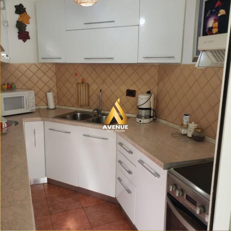 JEPET ME QERA 2+1 , KOMUNA E PARISIT, TIRANE
