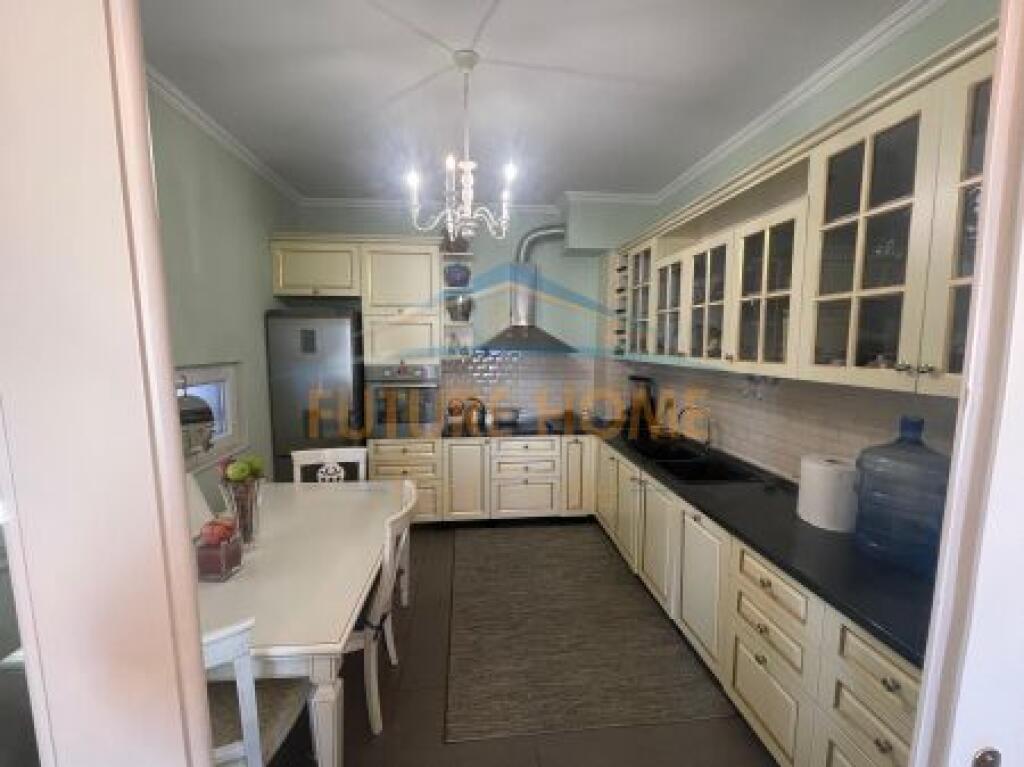 Shitet, Apartament 3+1+2, Kopshti Botanik, Tiranë
