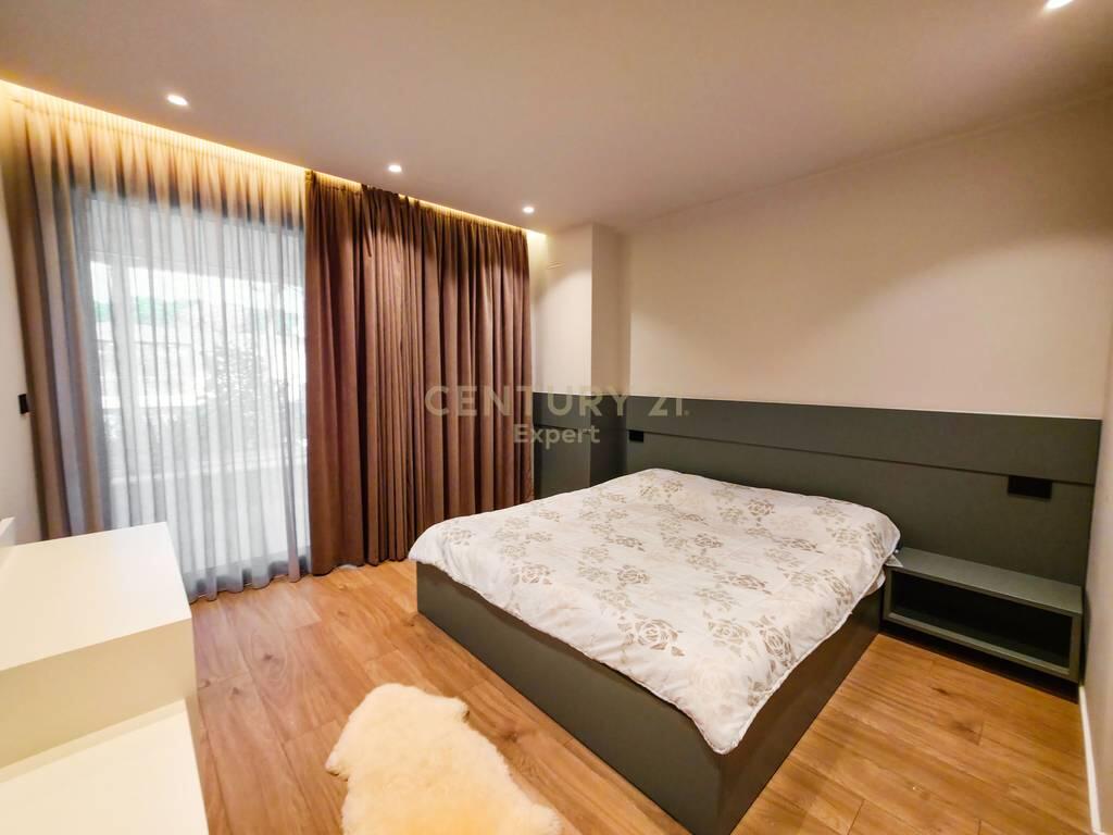 VILË MODERNE PËR SHITJE NË SAN PIETRO RESIDENCE, GJIRI I LALËZIT !!!