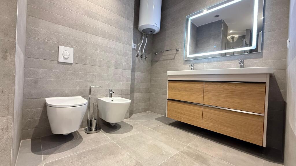 Apartament 3+1+2+post  parkimi per qera tek Air Albania!
