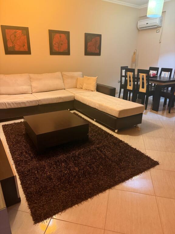 Jepet apartament 1+1 me qera tek liqeni thate me super pamje bga liqeni thate