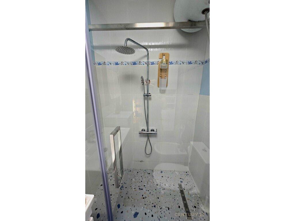 Apartament 3+1+2+ Post Parkimi Per Qira Tek Liqeni I Thate!