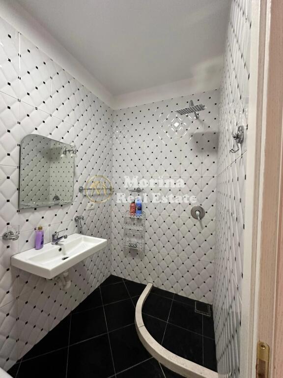 Affitto, Appartamento 1+1+balcone, Incrocio tra Via Bardhyl e Via Hoxha Tahsin - Bar Oslo, 550 Euro.