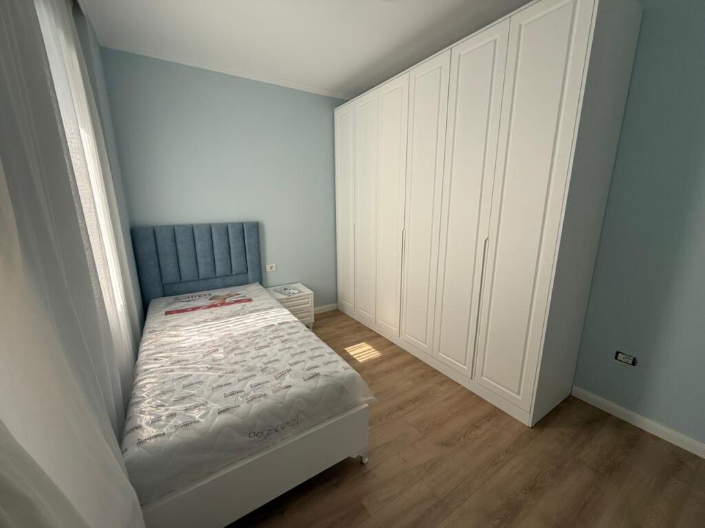 Apartament 2+1+2 per qira, Hotel Radisson, Liqeni i Thate