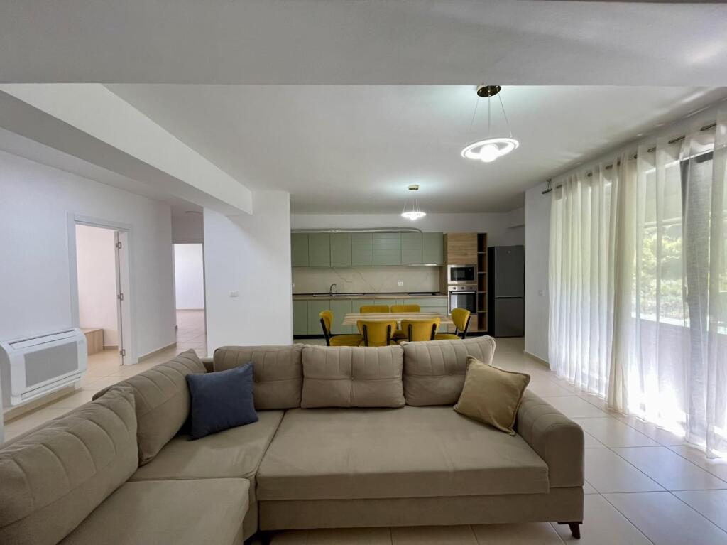 Affittasi appartamento 3+1+Parcheggio - Residenza “Kodra e Diellit”- Scuola British” 80.000 leke/mese