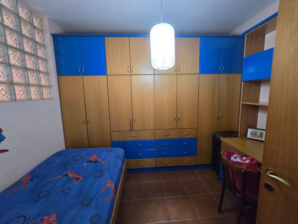 Apartament 2+1 me qira "Komuna e parisit"