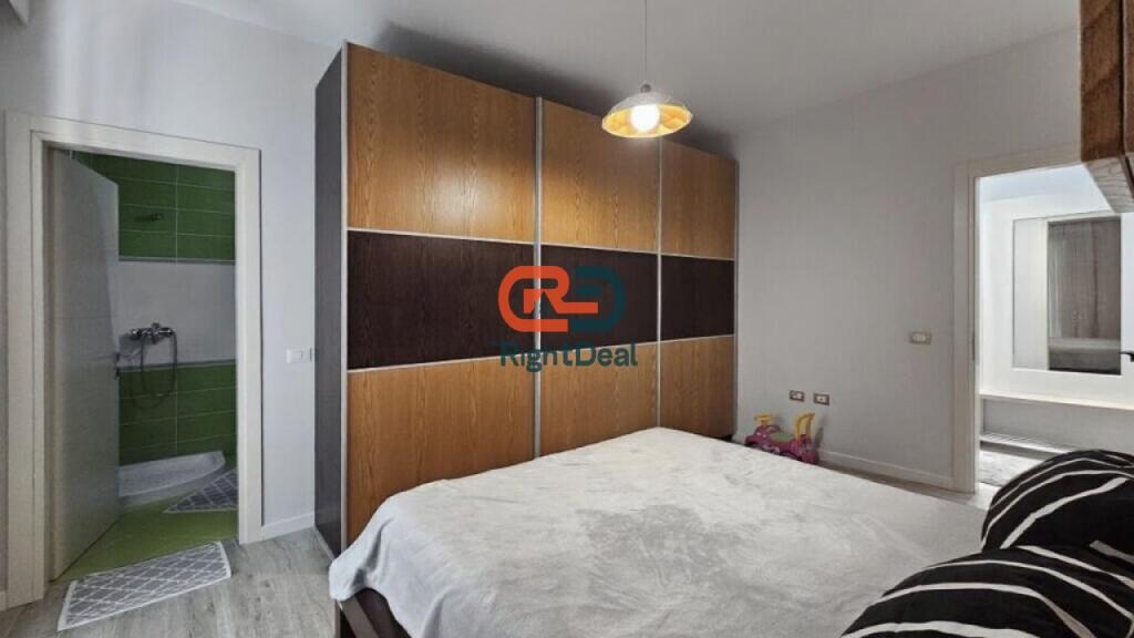 Tek Liqeni i Thate, Shitet Apartament 2+1+2 + Studio Me Verande Dhe Totalisht i Investuar!