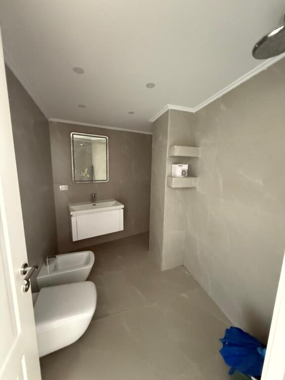 Apartament 2+1+2 per qira, Hotel Radisson, Liqeni i Thate