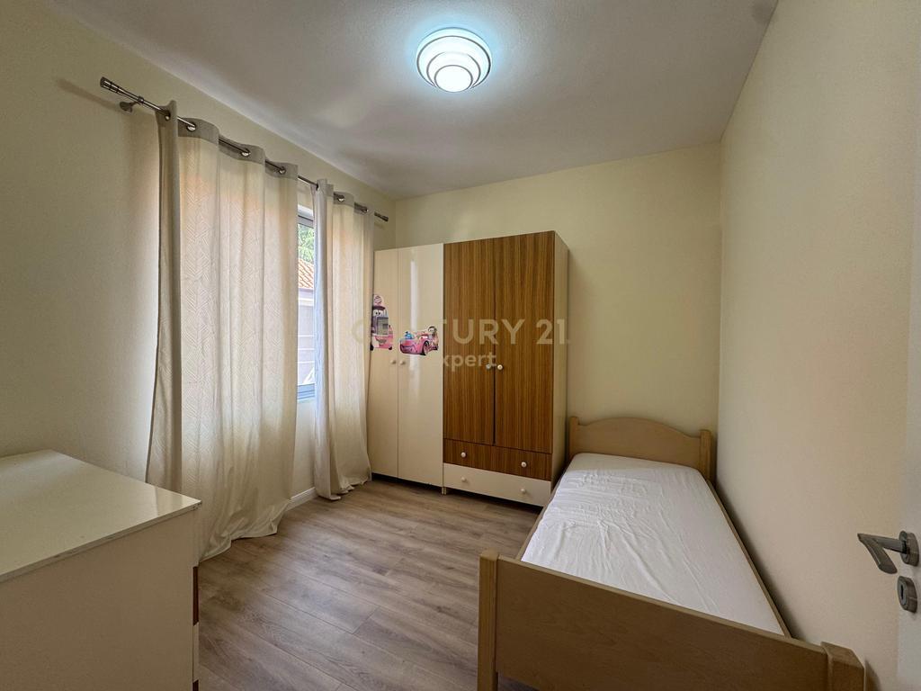 JEPET ME QERA APARTAMENT 2+1 NE SAUK , PALLATI I BRIGADAVE