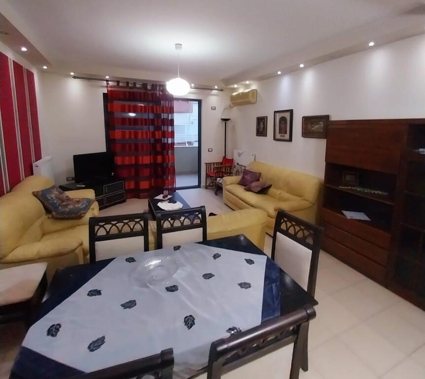 Ofrohet per qira apartament 1+1 te kodra e diellit