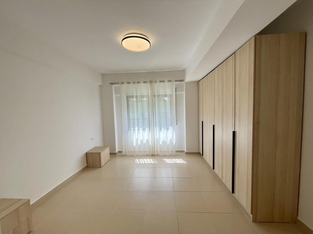 Affittasi appartamento 3+1+Parcheggio - Residenza “Kodra e Diellit”- Scuola British” 80.000 leke/mese