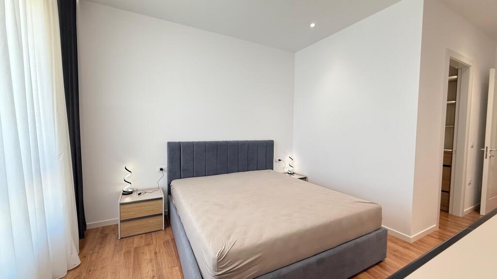 Apartament 3+1+2+post  parkimi per qera tek Air Albania!