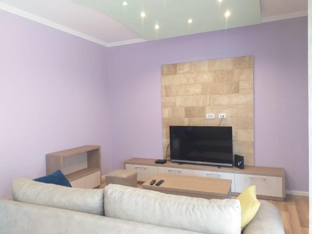 APARTAMENT ME QERA 1+1 PAZARI I RI 700 EURO