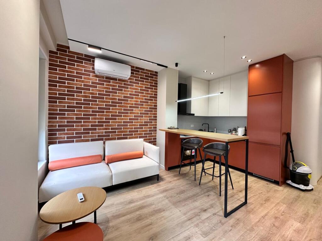 APARTAMENT 1+1 ME QIRA - KOMPLEKSI LURA, RRUGA KARL GEGA