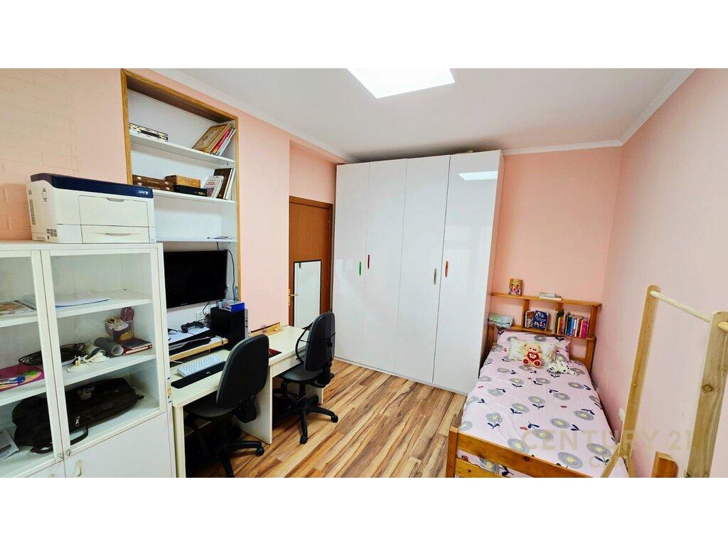 Apartament 3+1+2+ Post Parkimi Per Qira Tek Liqeni I Thate!