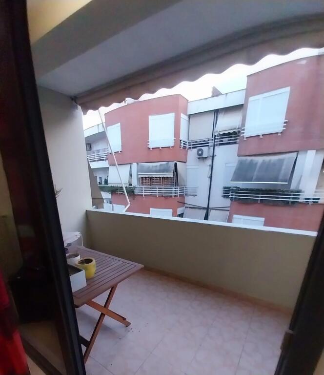 Ofrohet per qira apartament 1+1 te kodra e diellit