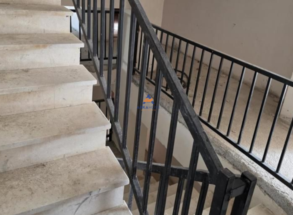 SHITET APARTAMENT 1+1+ BALLKON "SPITALI AMERIKAN 2,RRUGA E DIBRES" 105.000 EURO