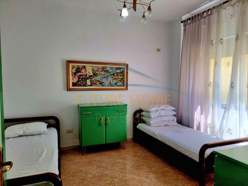 Qera, Apartament 2+1+2, Komuna e Parisit, Tiranë.