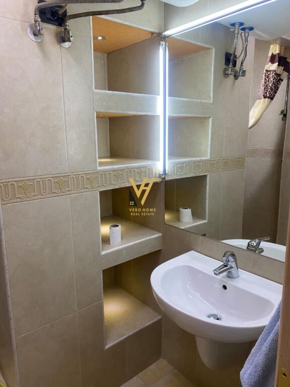 JEPET APARTAMENT 3+1+2+BLK ME QERA TE MARTENITETI I RI 700 EURO