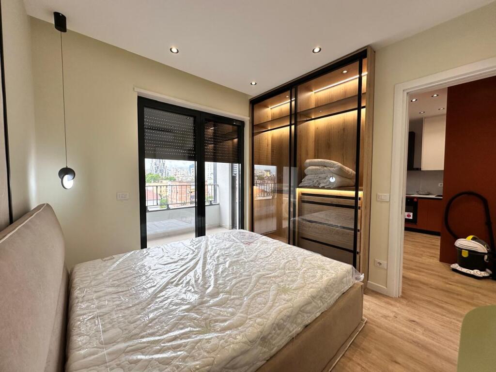 APARTAMENT 1+1 ME QIRA - KOMPLEKSI LURA, RRUGA KARL GEGA