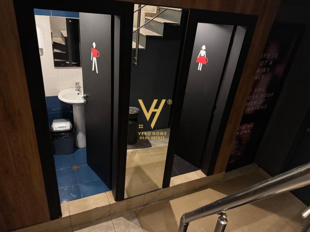 AFFITTASI BAR CAFFÈ IN VIA DURRESIT 2.200 EURO