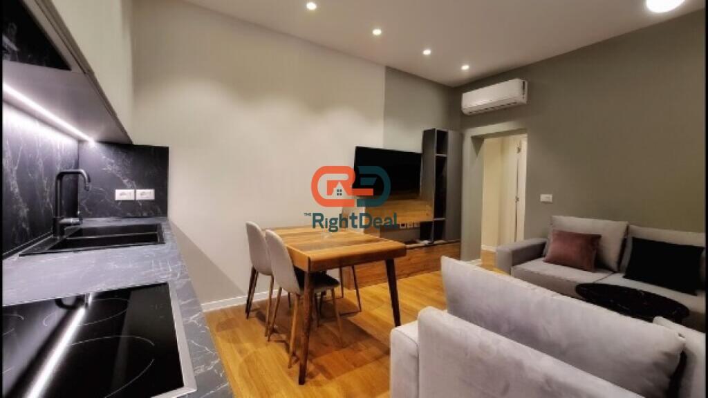 Tek Kryqezimi I 21 Dhjetorit ,Shitet Apartament 2+1 Dhe Garsoniere Te Investuar Dhe Te Ndare Per Airbnb!