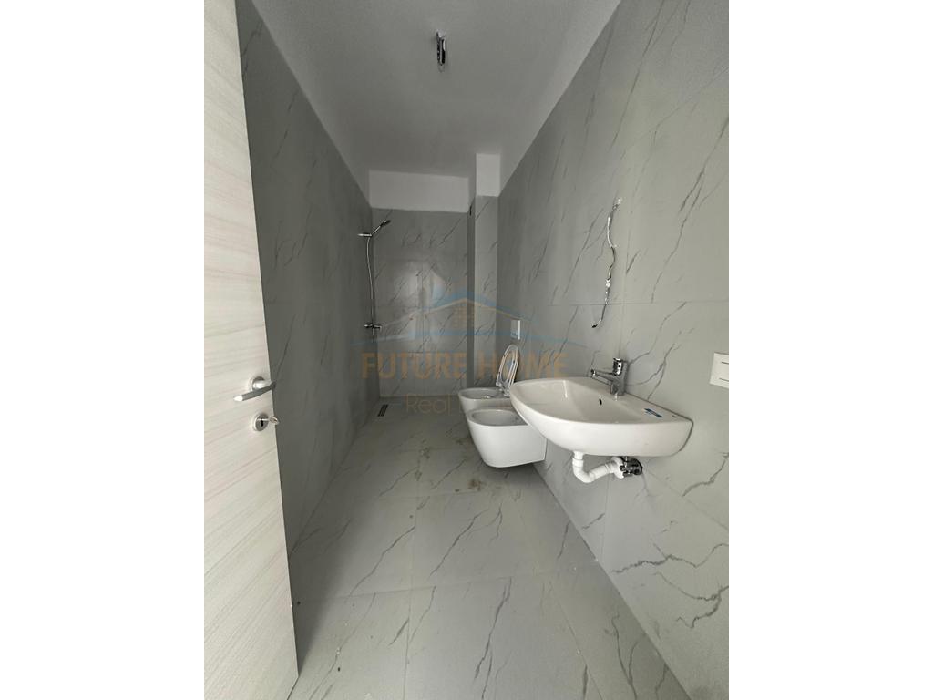 Shitet apartament 2+1+2 Myslym Shyri
