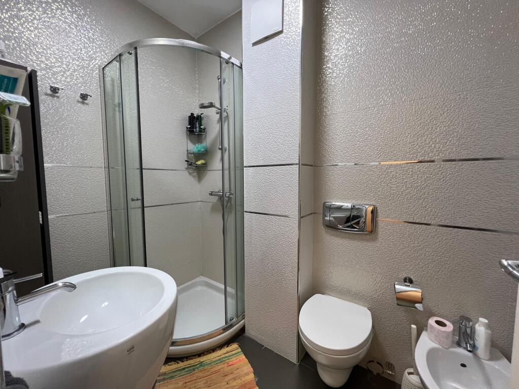 📣 QERA SUPER Apartament 2+1 Me 2 Tualete Dhe Parking 📍 Ish Blloku 🛣️ Rruga "Pjeter Bogdani" ✨