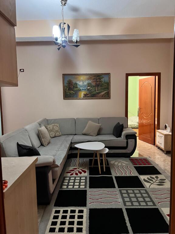 APARTAMENT 2+1 ME QIRA - RRUGA SIRI KODRA