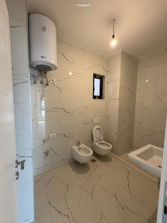Ufficio in affitto 2+1+posto auto a Porcelan (ID BZ2689) Tirana