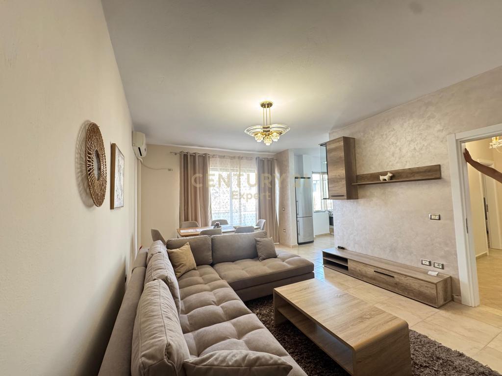 JEPET ME QERA APARTAMENT 2+1 NE SAUK , PALLATI I BRIGADAVE