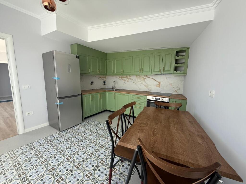 Apartament 2+1+2 per qira, Hotel Radisson, Liqeni i Thate